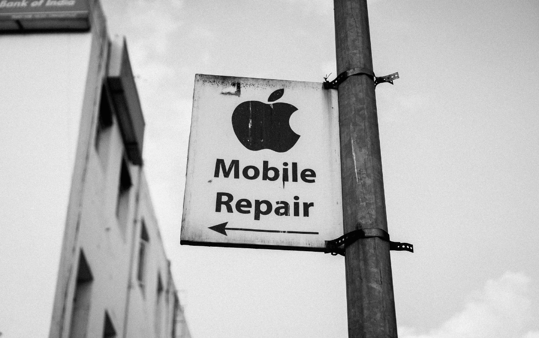 Mobile repair shop street sign showing the small business buyer for RepairDesk POS, SaaS demand generation case study by Enlimited
